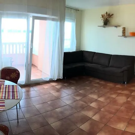 Apartment Xvii *